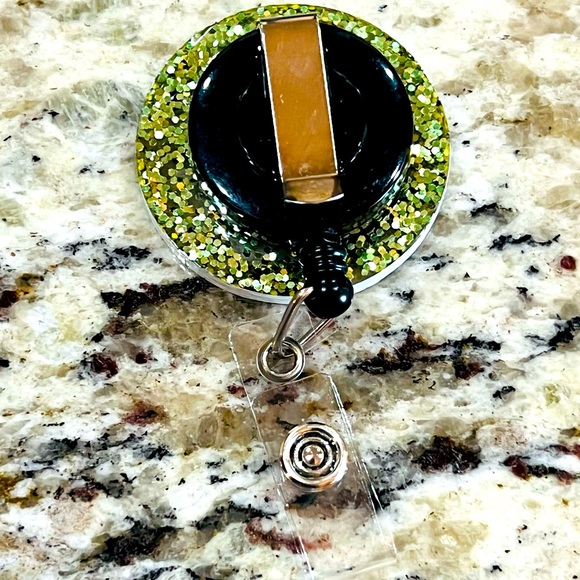 Gold love circle badge reel. Badge pull. - Picture 2 of 2